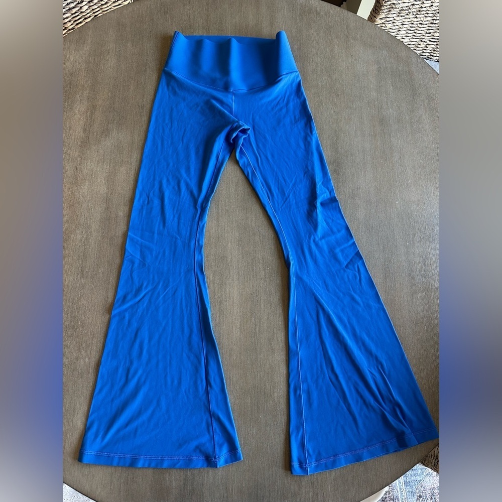 Aerie girls (juniors)  real me medium short insane Blue Flared Leggings EUC